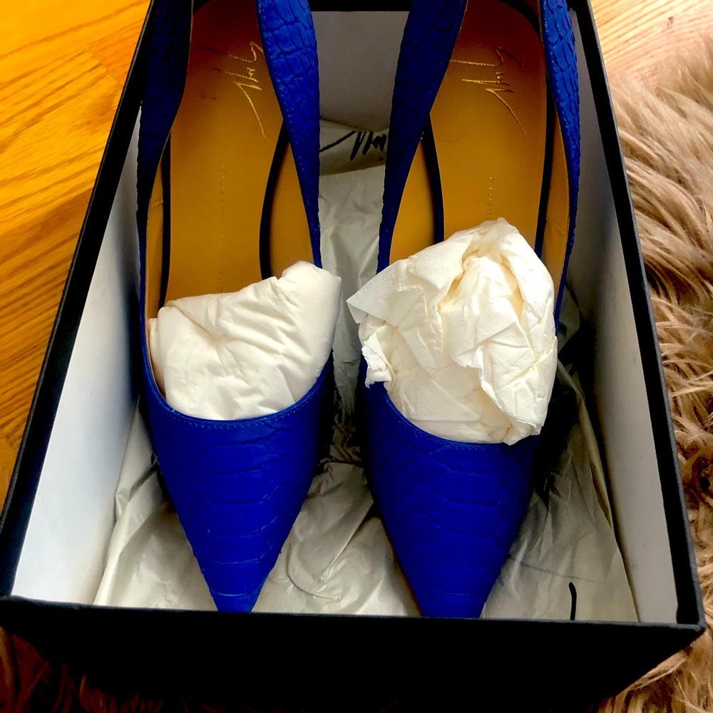 BNIB Giuseppe Zanotti Yvette Python Print Leather Pump Heels Size 38.5